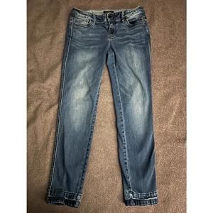 White House Black Market Skimmer Sz 2